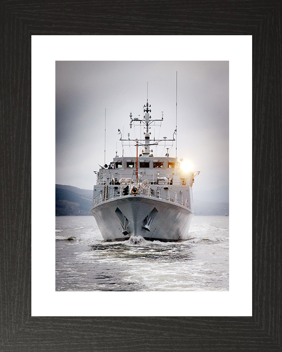 HMS Blyth (M111) Royal Navy Sandown Class Minehunter Scotland 2008 Photo Print Wall Art Decor Posters, Prints, & Visual Artwork Hampshire Prints 10 x 8 Black Frame Yes