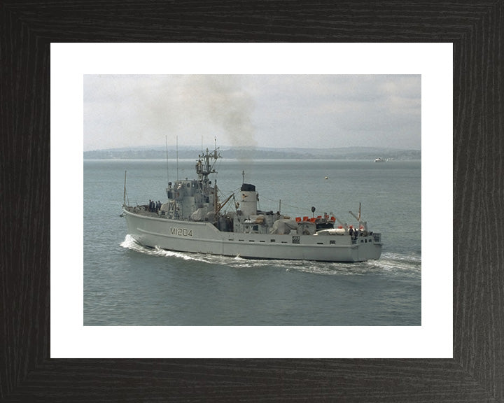 HMS Stubbington M1204 | Photo Print | Framed Print | Ton Class | Minesweeper | Royal Navy Hampshire Prints