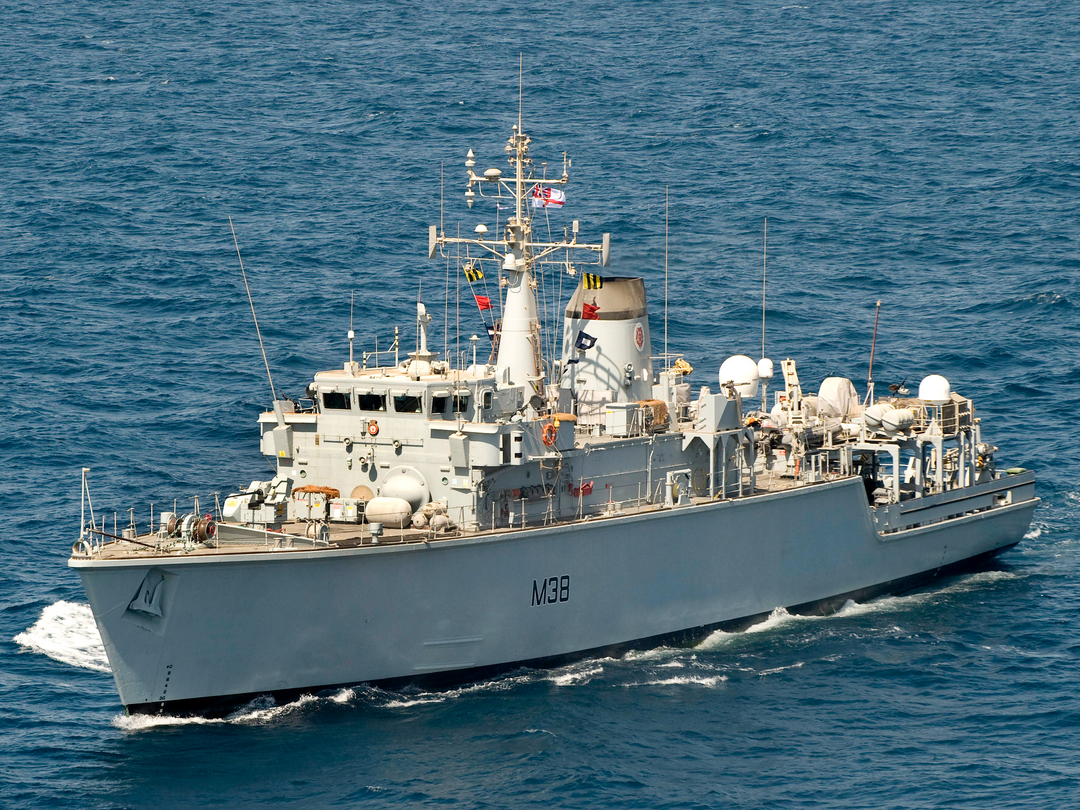 HMS Atherstone (M38) Royal Navy Hunt Class Mine Warfare Vessel High Port Side View Photo Print Wall Art Decor Posters, Prints, & Visual Artwork Hampshire Prints 6 x 4 No Frame No