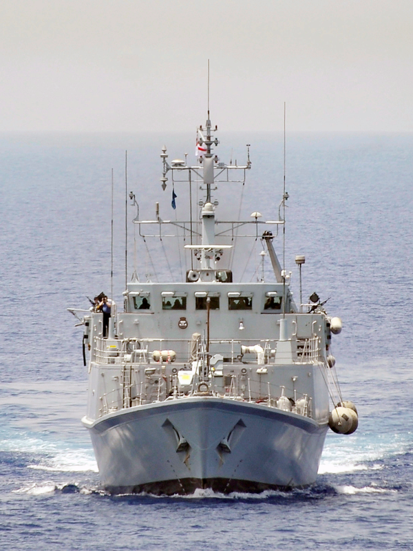 HMS Bangor M109 Sandown Class Minehunter July 2011