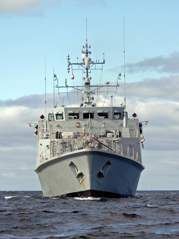 HMS Bangor M109 Sandown Class Minehunter September 2007