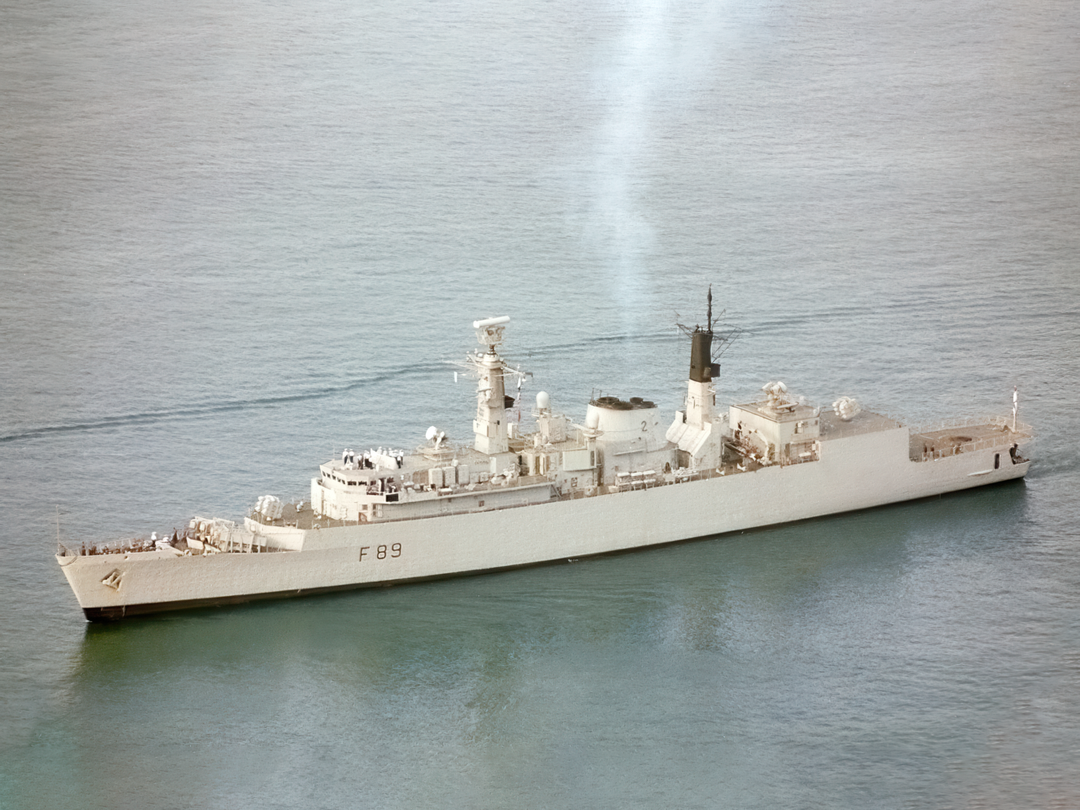 HMS Battleaxe (F89) Royal Navy Type 22 Frigate High Port side View Photo Print Wall Art Decor Posters, Prints, & Visual Artwork Hampshire Prints 6 x 4 No Frame No