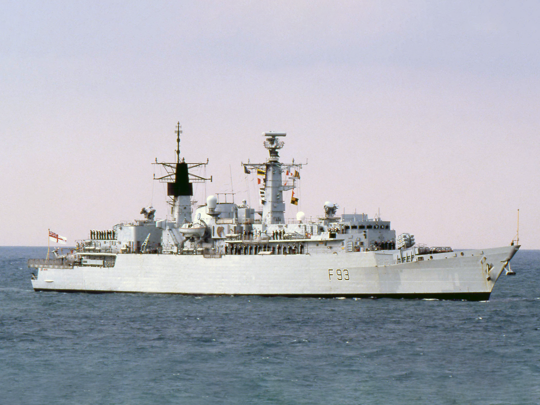 HMS Beaver (F93) Royal Navy Type 22 Frigate Entering Harbour Photo Print Wall Art Decor Posters, Prints, & Visual Artwork Hampshire Prints 6 x 4 No Frame No