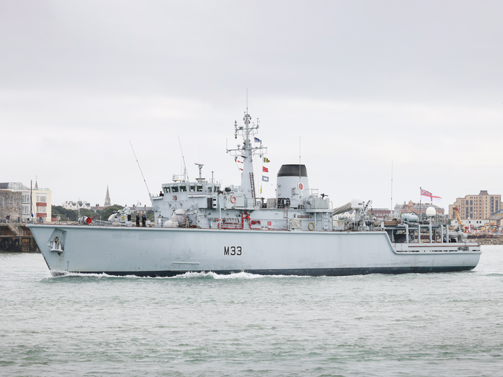 HMS Brocklesby (M33) Royal Navy Hunt Class Mine Warfare Vessel Of Southsea Photo Print Wall Art Decor Posters, Prints, & Visual Artwork Hampshire Prints 6 x 4 No Frame No