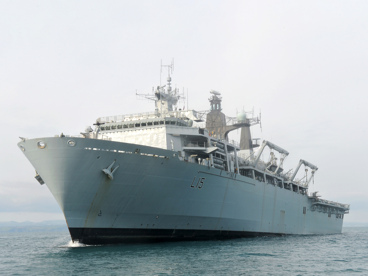 HMS Bulwark (L15) Royal Navy Albion Class Amphibious Ship Low Port Bow View Photo Print Wall Art Decor Posters, Prints, & Visual Artwork Hampshire Prints 6 x 4 No Frame No