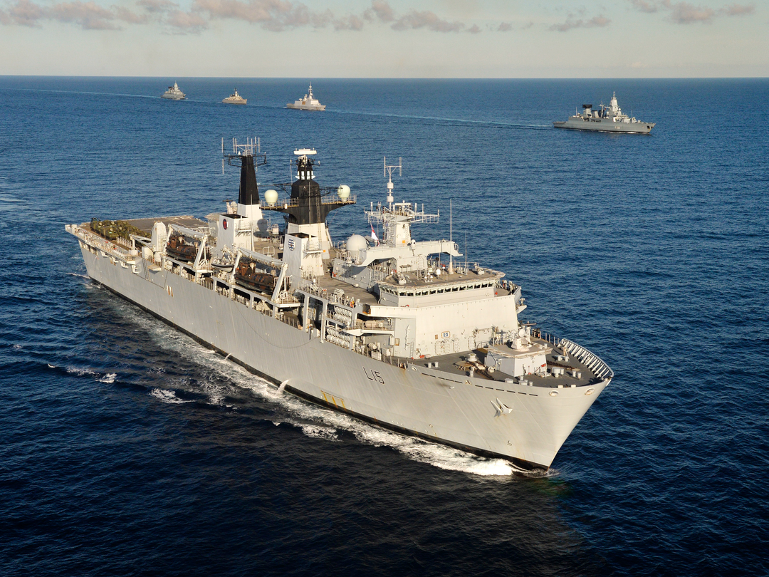 HMS Bulwark (L15) Royal Navy Albion Class Amphibious Ship Task Group Photo Print Wall Art Decor Posters, Prints, & Visual Artwork Hampshire Prints 6 x 4 No Frame No
