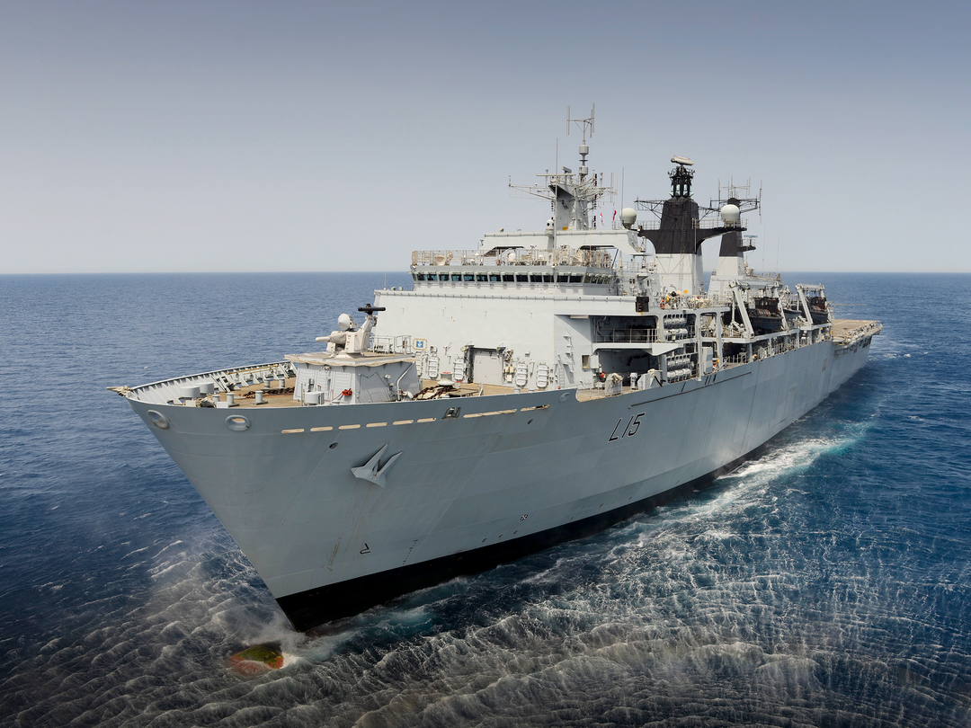 HMS Bulwark (L15) Royal Navy Albion Class Amphibious Ship From A Helicopter Photo Print Wall Art Decor Posters, Prints, & Visual Artwork Hampshire Prints 6 x 4 No Frame No