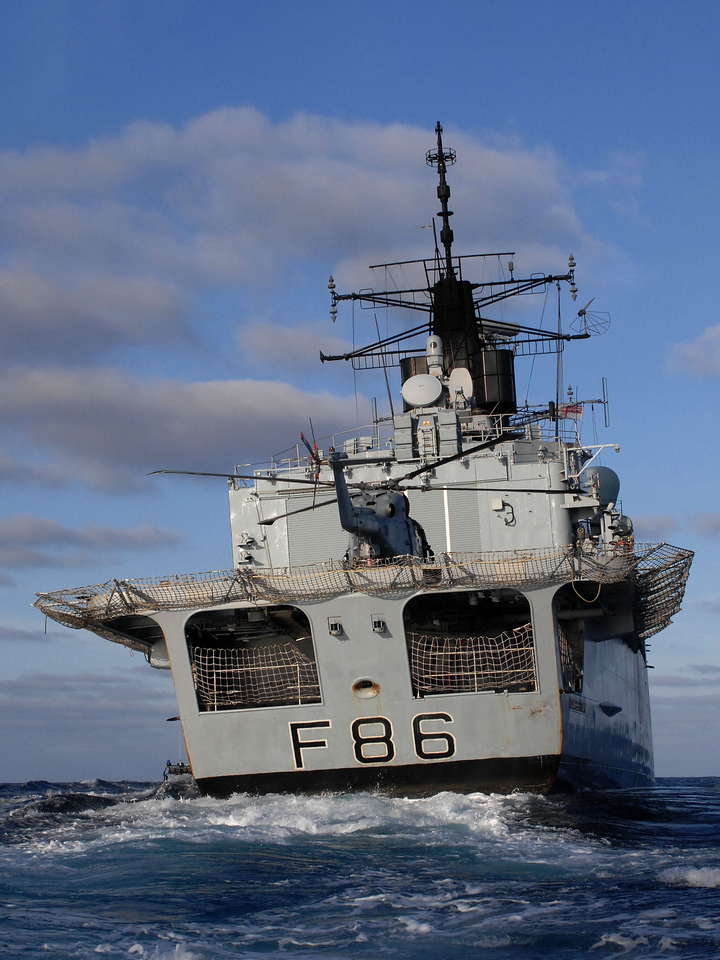 HMS Campbeltown (F86) Royal Navy Type 22 Frigate Stern View Photo Print Wall Art Decor Posters, Prints, & Visual Artwork Hampshire Prints 6 x 4 No Frame No