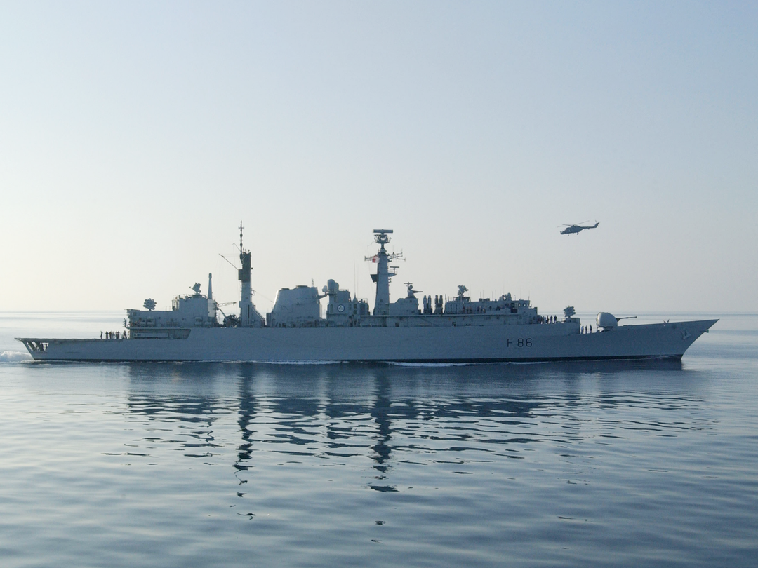 HMS Campbeltown (F86) Royal Navy Type 22 Frigate Starboard Beam Reflections Photo Print Wall Art Decor Posters, Prints, & Visual Artwork Hampshire Prints 6 x 4 No Frame No