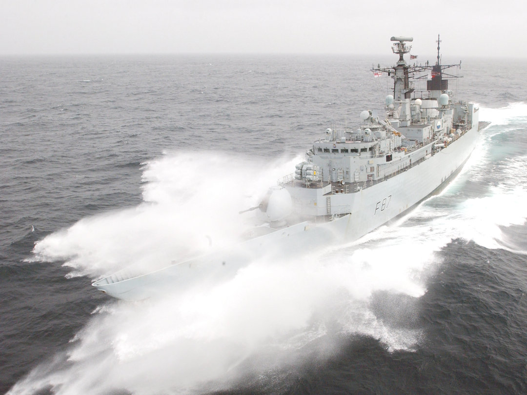 HMS Chatham (F87) Royal Navy Type 22 Frigate Breaking Waves Photo Print Wall Art Decor Posters, Prints, & Visual Artwork Hampshire Prints 6 x 4 No Frame No