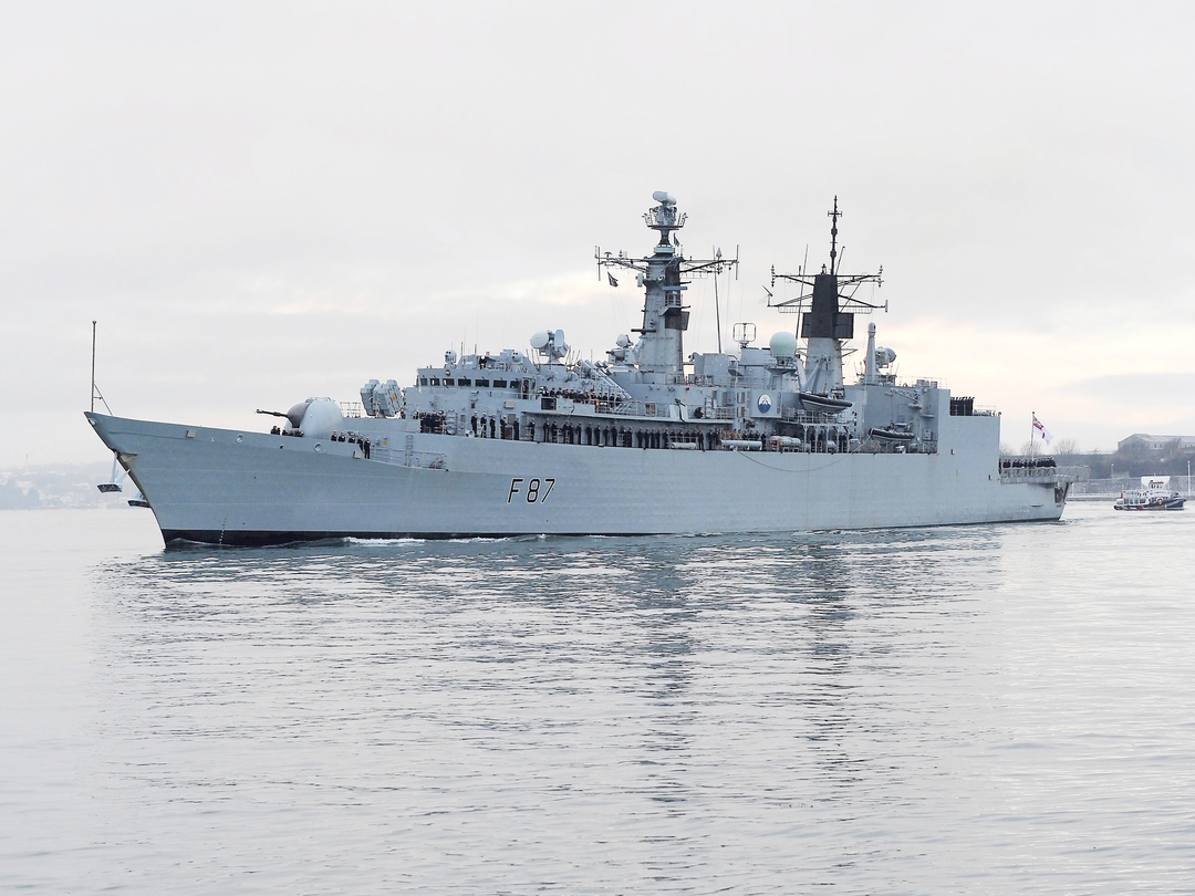 HMS Chatham (F87) Royal Navy Type 22 Frigate Leaving Harbour Photo Print Wall Art Decor Posters, Prints, & Visual Artwork Hampshire Prints 6 x 4 No Frame No