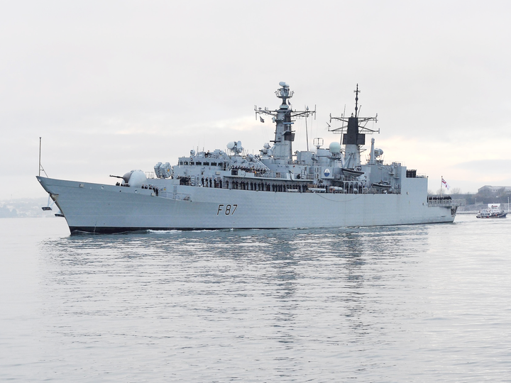 HMS Chatham (F87) Royal Navy Type 22 Frigate Leaving Harbour Photo Print Wall Art Decor Posters, Prints, & Visual Artwork Hampshire Prints 6 x 4 No Frame No