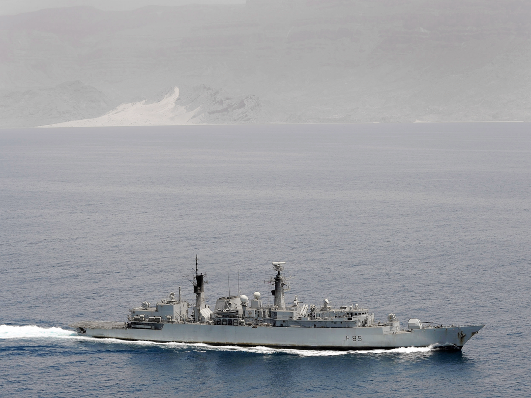 HMS Cumberland (F85) Royal Navy Type 22 Frigate At Speed Photo Print Wall Art Decor Posters, Prints, & Visual Artwork Hampshire Prints 6 x 4 No Frame No