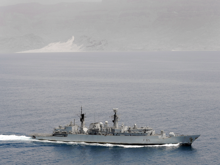 HMS Cumberland (F85) Royal Navy Type 22 Frigate At Speed Photo Print Wall Art Decor Posters, Prints, & Visual Artwork Hampshire Prints 6 x 4 No Frame No