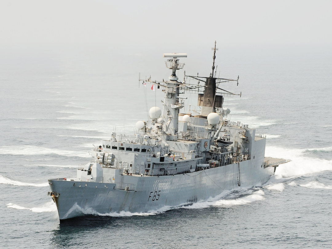 HMS Cumberland (F85) Royal Navy Type 22 Frigate Turning to Starboard Photo Print Wall Art Decor Posters, Prints, & Visual Artwork Hampshire Prints 6 x 4 No Frame No