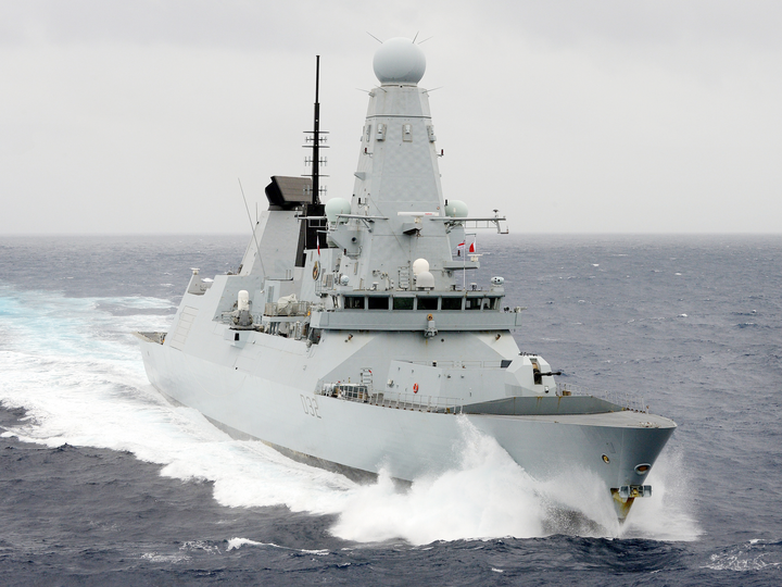 HMS Daring (D32) Royal Navy Type 45 Destroyer Starboard Bow View Underway Photo Print Wall Art Decor Posters, Prints, & Visual Artwork Hampshire Prints 6 x 4 No Frame No
