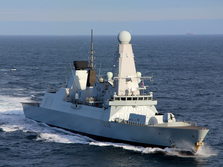 HMS Dauntless (D33) Royal Navy Type 45 Destroyer Underway Starboard Bow View Photo Print Wall Art Decor Posters, Prints, & Visual Artwork Hampshire Prints 6 x 4 No Frame No