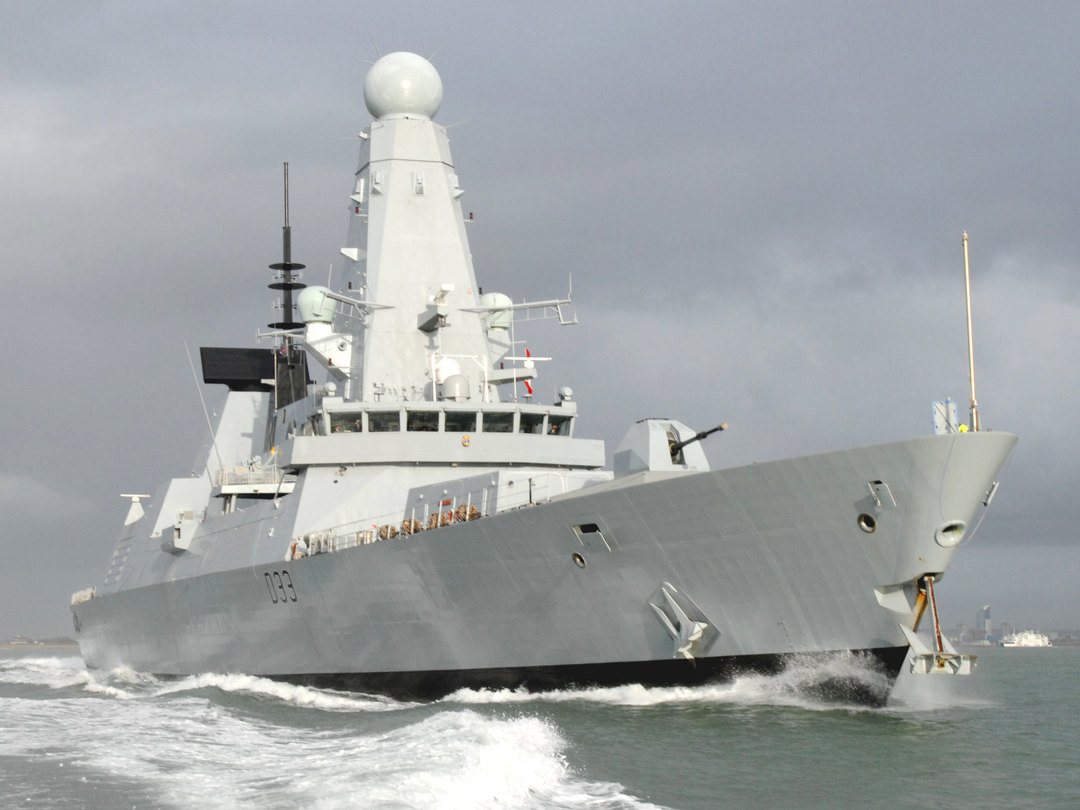 HMS Dauntless (D33) Royal Navy Type 45 Destroyer At Sea low Starboard View Photo Print Wall Art Decor Posters, Prints, & Visual Artwork Hampshire Prints 6 x 4 No Frame No