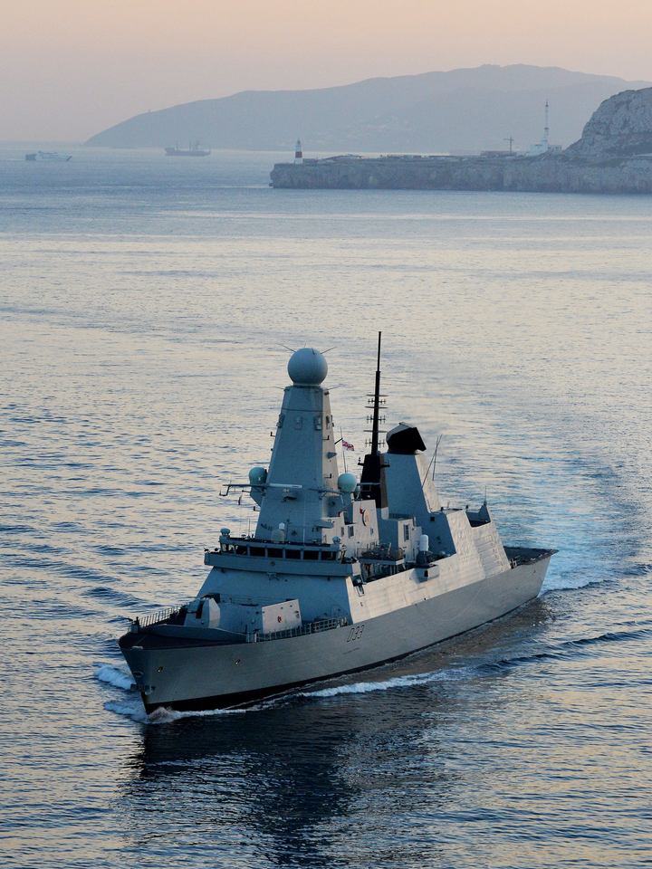 HMS Dauntless (D33) Royal Navy Type 45 Destroyer Turns Portrait Photo Print Wall Art Decor Posters, Prints, & Visual Artwork Hampshire Prints 6 x 4 No Frame No