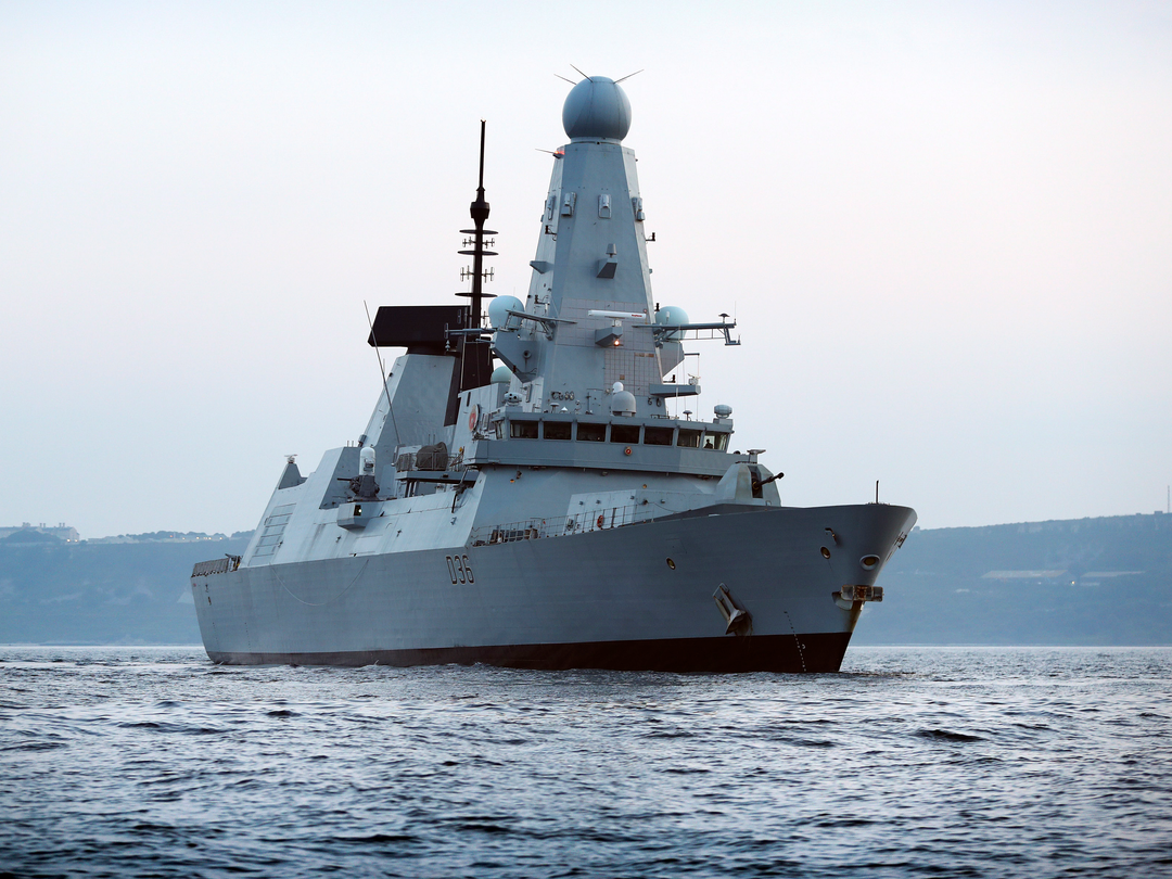 HMS Defender (D36) Royal Navy Type 45 Destroyer Low Starboard Side View Photo Print Wall Art Decor Posters, Prints, & Visual Artwork Hampshire Prints 6 x 4 No Frame No
