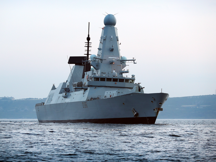 HMS Defender (D36) Royal Navy Type 45 Destroyer Low Starboard Side View Photo Print Wall Art Decor Posters, Prints, & Visual Artwork Hampshire Prints 6 x 4 No Frame No