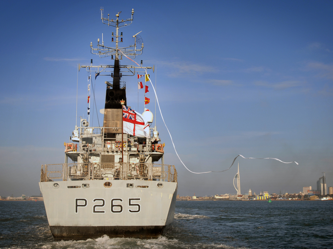 HMS Dumbarton Castle (P265) Royal Navy Castle Class Patrol Vessel Paying Off Photo Print Wall Art Decor Posters, Prints, & Visual Artwork Hampshire Prints 6 x 4 No Frame No