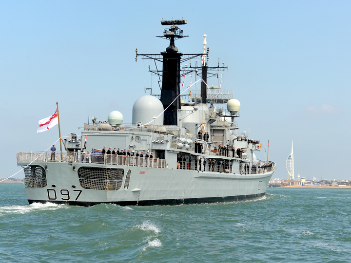 HMS Edinburgh (D97) Royal Navy Type 42 Destroyer Paying Off Photo Print Wall Art Decor Posters, Prints, & Visual Artwork Hampshire Prints 6 x 4 No Frame No