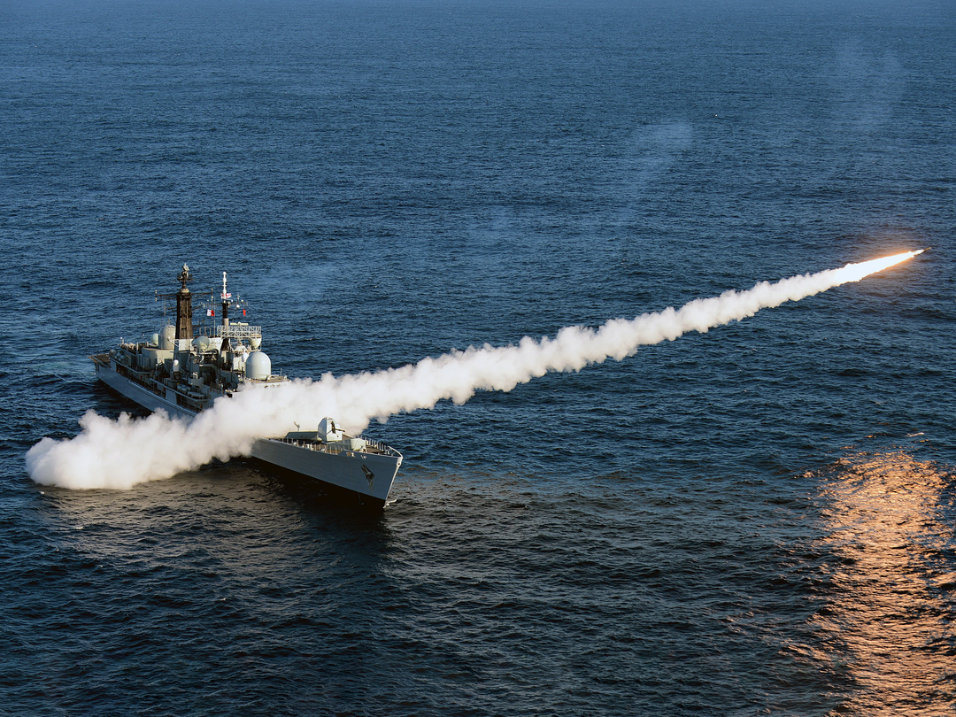 HMS Edinburgh (D97) Royal Navy Type 42 Destroyer Firing Sea Dart Photo Print Wall Art Decor Posters, Prints, & Visual Artwork Hampshire Prints 6 x 4 No Frame No