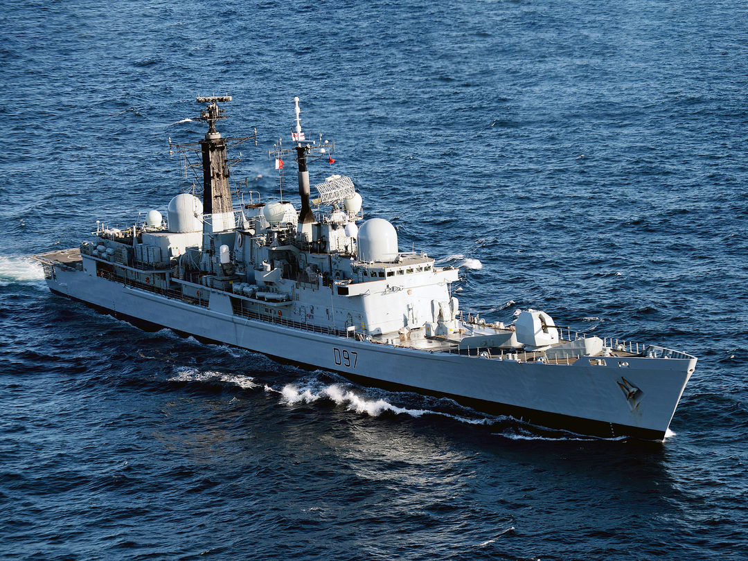 HMS Edinburgh (D97) Royal Navy Type 42 Destroyer High Starboard View Photo Print Wall Art Decor Posters, Prints, & Visual Artwork Hampshire Prints 6 x 4 No Frame No