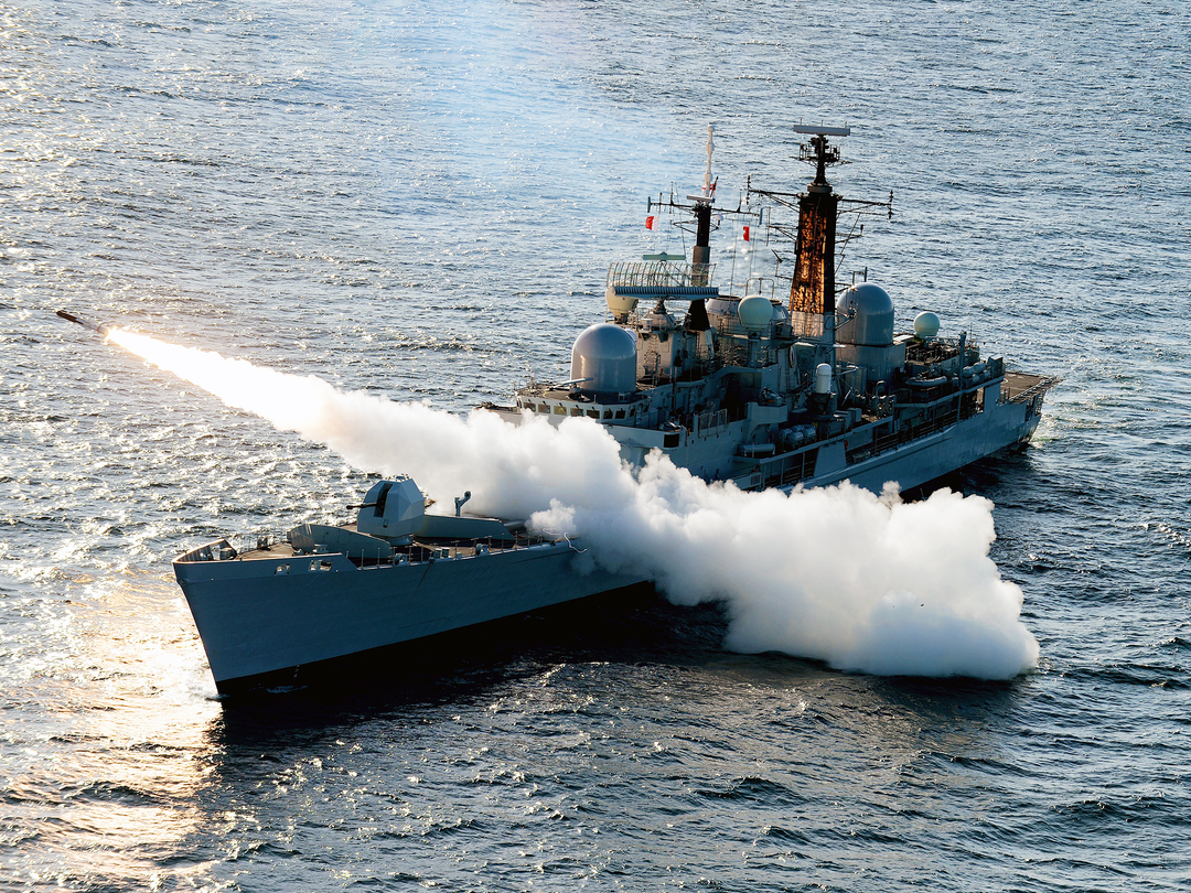 HMS Edinburgh (D97) Royal Navy Type 42 Destroyer Sea Dart Launch Photo Print Wall Art Decor Posters, Prints, & Visual Artwork Hampshire Prints 6 x 4 No Frame No