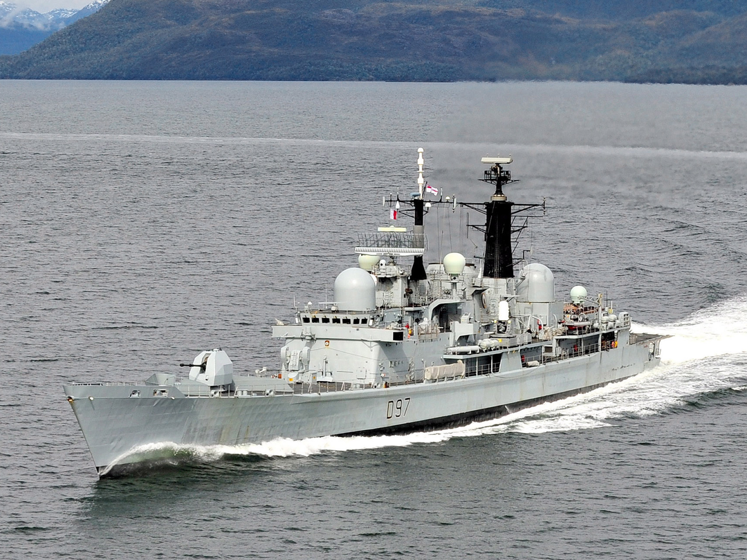 HMS Edinburgh (D97) Royal Navy Type 42 Destroyer Port Bow View Photo Print Wall Art Decor Posters, Prints, & Visual Artwork Hampshire Prints 6 x 4 No Frame No