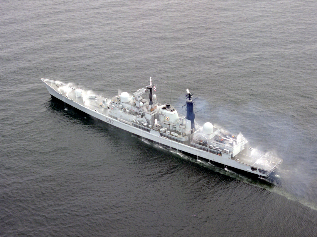 HMS Edinburgh (D97) Royal Navy Type 42 Destroyer Pre Wetting Photo Print Wall Art Decor Posters, Prints, & Visual Artwork Hampshire Prints 6 x 4 No Frame No