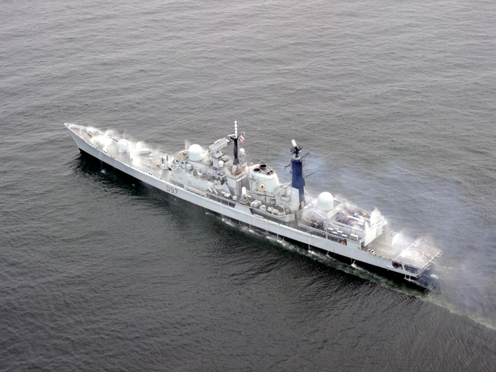 HMS Edinburgh (D97) Royal Navy Type 42 Destroyer Pre Wetting Photo Print Wall Art Decor Posters, Prints, & Visual Artwork Hampshire Prints 6 x 4 No Frame No