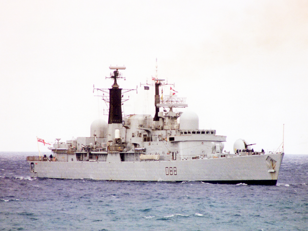 HMS Glasgow (D88) Royal Navy Type 42 Destroyer Low Starboard View Photo Print Wall Art Decor - Posters, Prints, & Visual Artwork - by Hampshire Prints (image 1 of 9)