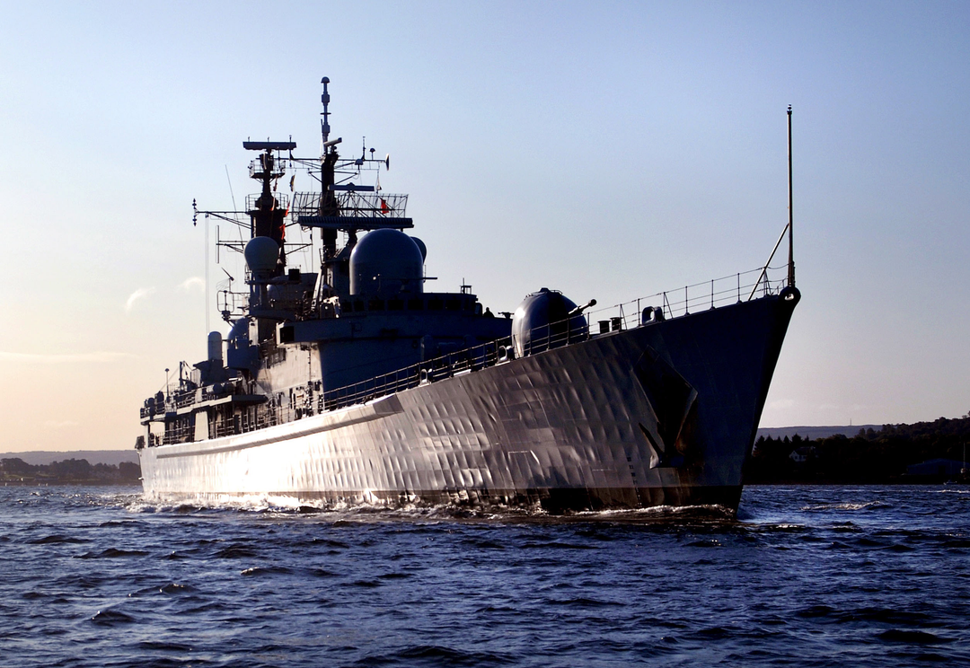 HMS Gloucester D96 Royal Navy Type 42 destroyer Photo Print or Framed Print - Hampshire Prints