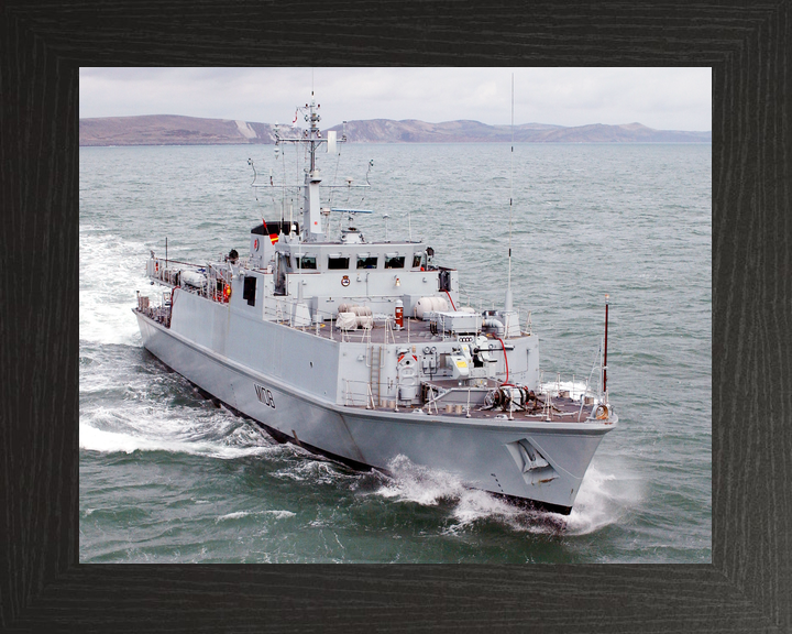 HMS Grimsby (M108) Royal Navy Sandown Class Minehunter Underway Starboard Bow View Photo Print Wall Art Decor - Posters, Prints, & Visual Artwork - by Hampshire Prints (image 3 of 9)