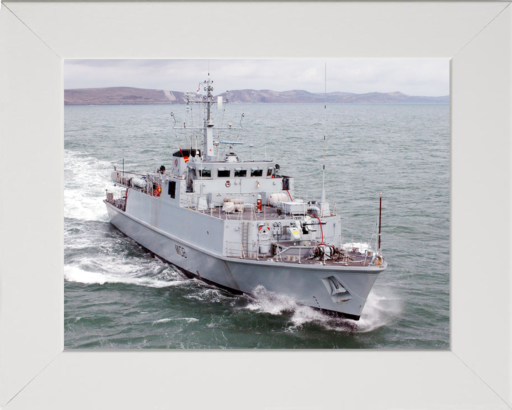 HMS Grimsby (M108) Royal Navy Sandown Class Minehunter Underway Starboard Bow View Photo Print Wall Art Decor - Posters, Prints, & Visual Artwork - by Hampshire Prints (image 5 of 9)