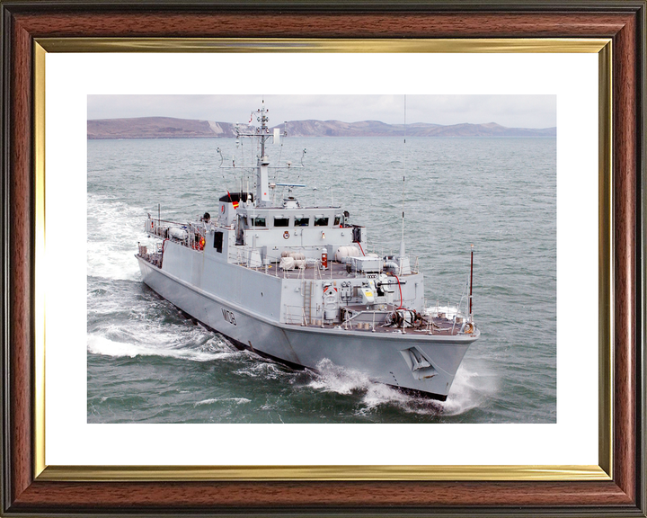 HMS Grimsby (M108) Royal Navy Sandown Class Minehunter Underway Starboard Bow View Photo Print Wall Art Decor - Posters, Prints, & Visual Artwork - by Hampshire Prints (image 8 of 9)