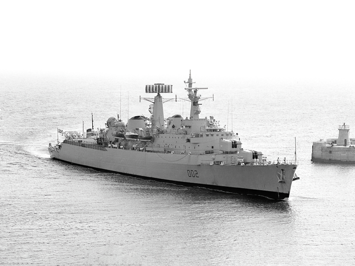 HMS Devonshire (D02) Royal Navy County Class Destroyer Entering Harbour Photo Print Wall Art Decor Posters, Prints, & Visual Artwork Hampshire Prints 6 x 4 No Frame No