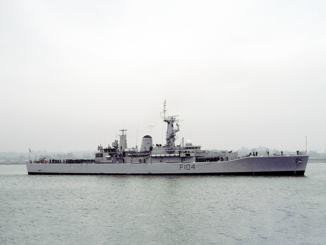 HMS Dido (F104) Royal Navy Leander Class Frigate Low Starboard Beam View Photo Print Wall Art Decor Posters, Prints, & Visual Artwork Hampshire Prints 6 x 4 No Frame No