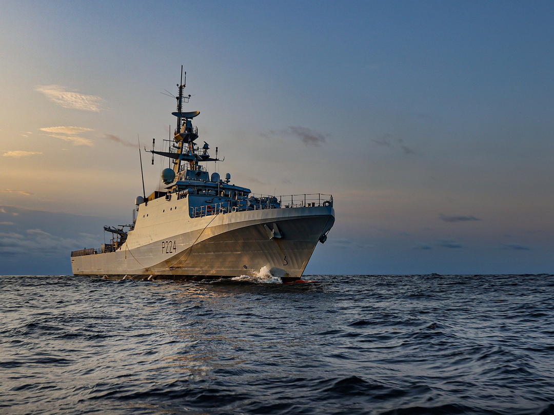 HMS Trent P224 River Class Patrol Vessel October 2021 Photo Print - Posters, Prints, & Visual Artwork - by Hampshire Prints (image 1 of 9)