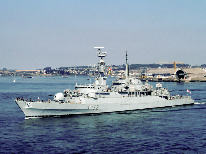 HMS Ambuscade (F172) Royal Navy Type 21 Frigate Leaving Harbour Photo Print Wall Art Decor Posters, Prints, & Visual Artwork Hampshire Prints 6 x 4 No Frame No
