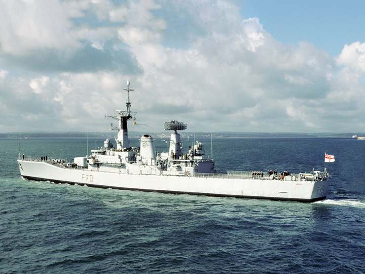HMS Apollo (F70) Royal Navy Leander Class Frigate Leaving Port Photo Print Wall Art Decor Posters, Prints, & Visual Artwork Hampshire Prints 6 x 4 No Frame No