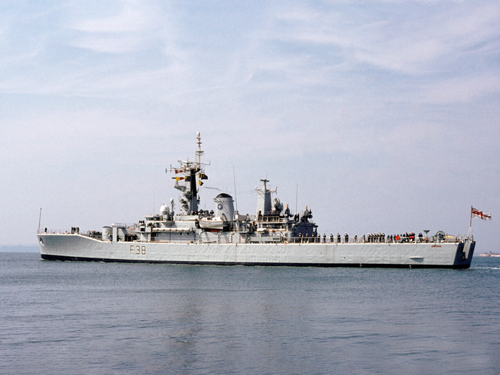 HMS Arethusa (F38) Royal Navy Leander Class Frigate Leaving Portsmouth Photo Print Wall Art Decor Posters, Prints, & Visual Artwork Hampshire Prints 6 x 4 No Frame No