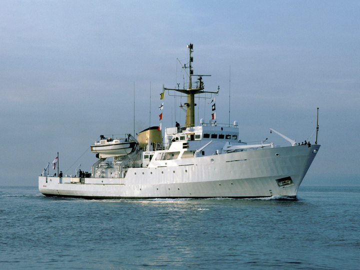 HMS Beagle (A319) Royal Navy Bulldog Class Survey Vessel Underway Photo Print Wall Art Decor Posters, Prints, & Visual Artwork Hampshire Prints 6 x 4 No Frame No