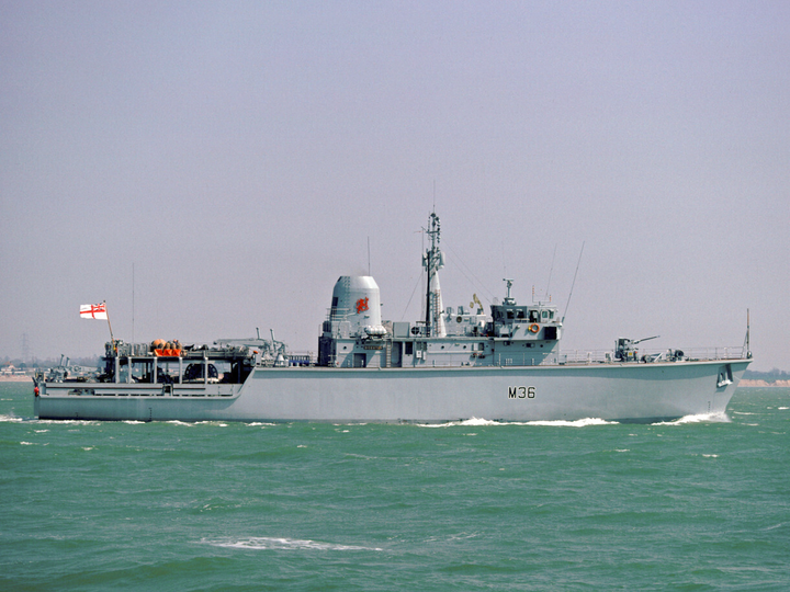 HMS Bicester (M36) Royal Navy Hunt Class Mine Warfare Vessel Starboard Beam View Photo Print Wall Art Decor Posters, Prints, & Visual Artwork Hampshire Prints 6 x 4 No Frame No