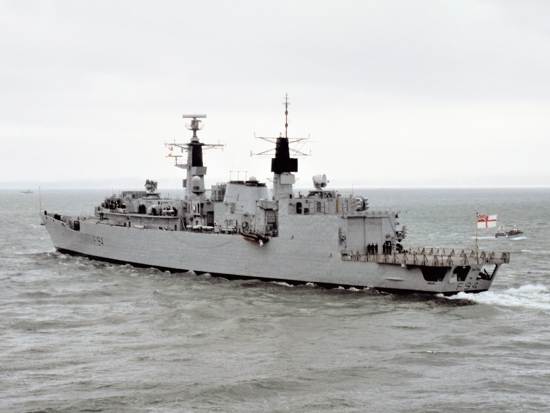 HMS Brave (F94) Royal Navy Type 22 Frigate In The English Channel Photo Print Wall Art Decor Posters, Prints, & Visual Artwork Hampshire Prints 7 x 5 No Frame No