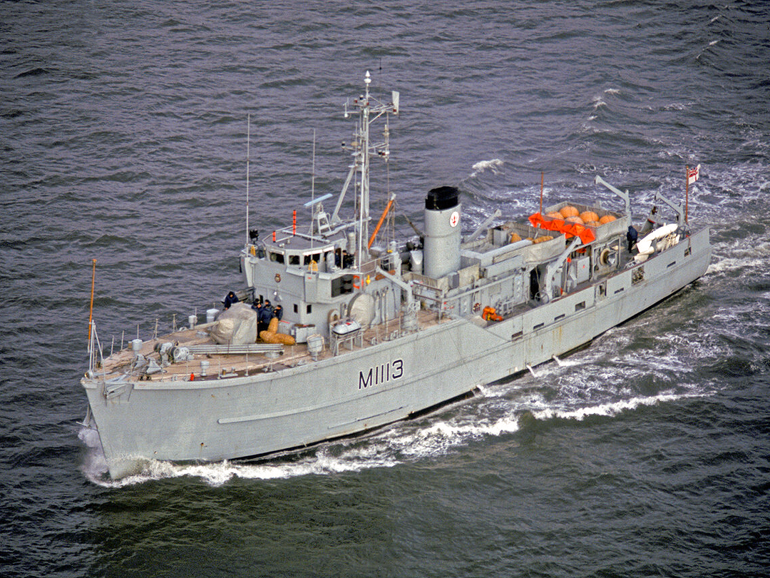 HMS Brereton (M1113) Royal Navy Ton Class Minesweeper High Port Bow View Photo Print Wall Art Decor Posters, Prints, & Visual Artwork Hampshire Prints 6 x 4 No Frame No