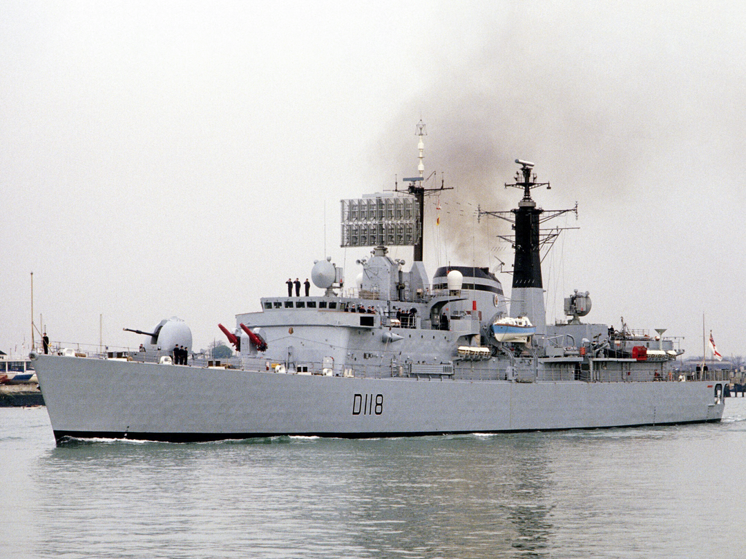 HMS Coventry (D118) Royal Navy Type 42 Destroyer Leaving Harbour Photo Print Wall Art Decor Posters, Prints, & Visual Artwork Hampshire Prints 6 x 4 No Frame No