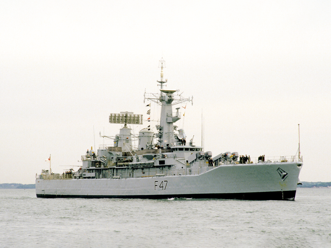 HMS Danae (F47) Royal Navy Leander Class Frigate Entering Harbour Photo Print Wall Art Decor Posters, Prints, & Visual Artwork Hampshire Prints 6 x 4 No Frame No